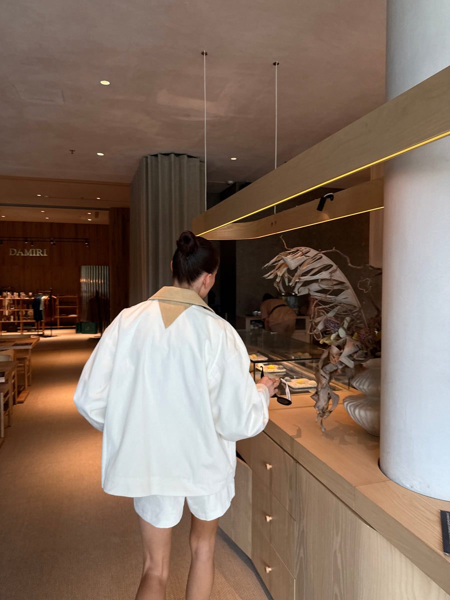 Light corduroy jacket with a contrasting collar